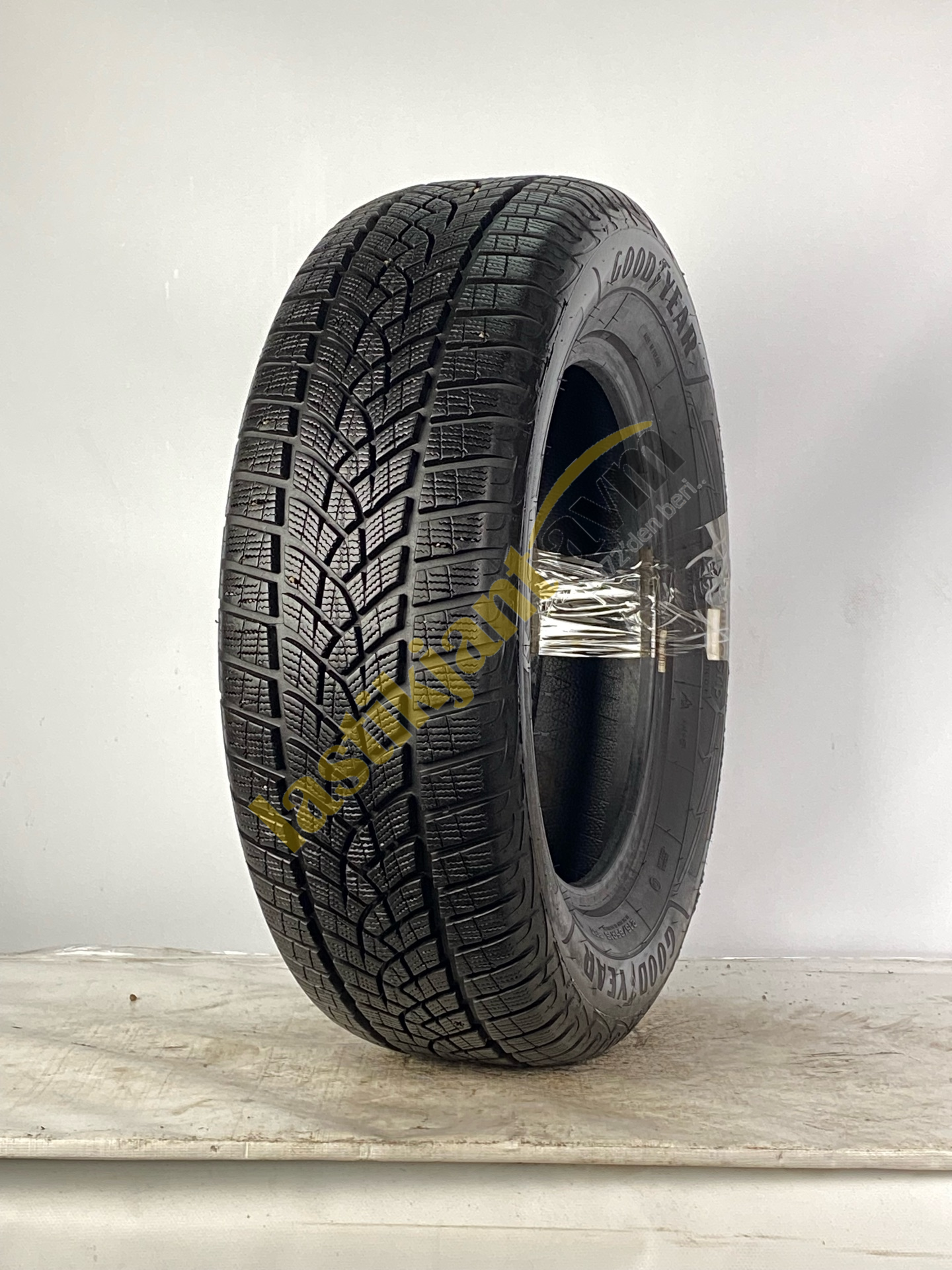 Goodyear215/65R16 98T Ultra Grip Per 8 mm 2.EL Yaz Lastiği (2021)