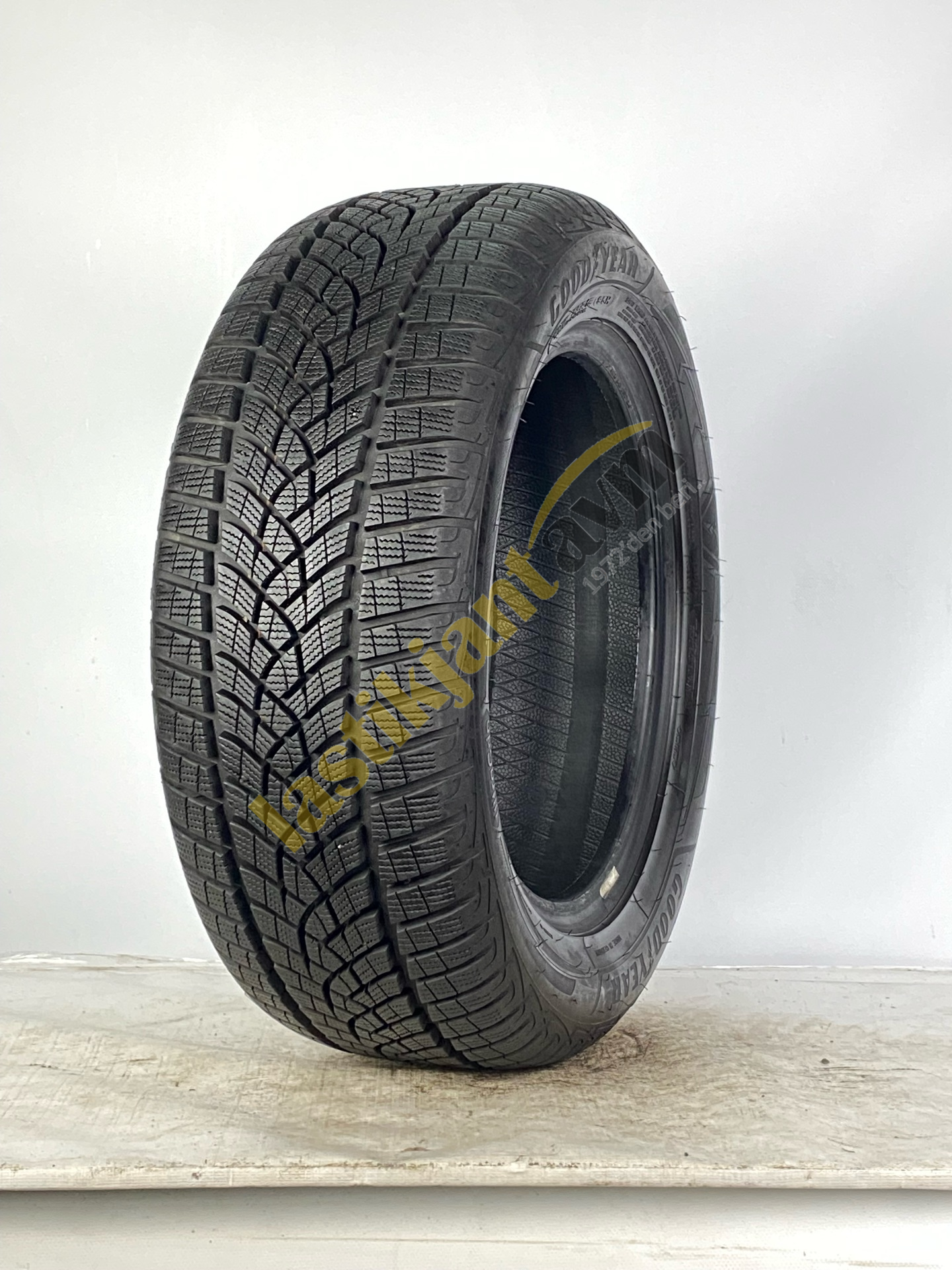 Goodyear 225/55R16 95H 8mm Ultragrip Performance 2.El Kış Lastiği (2020)